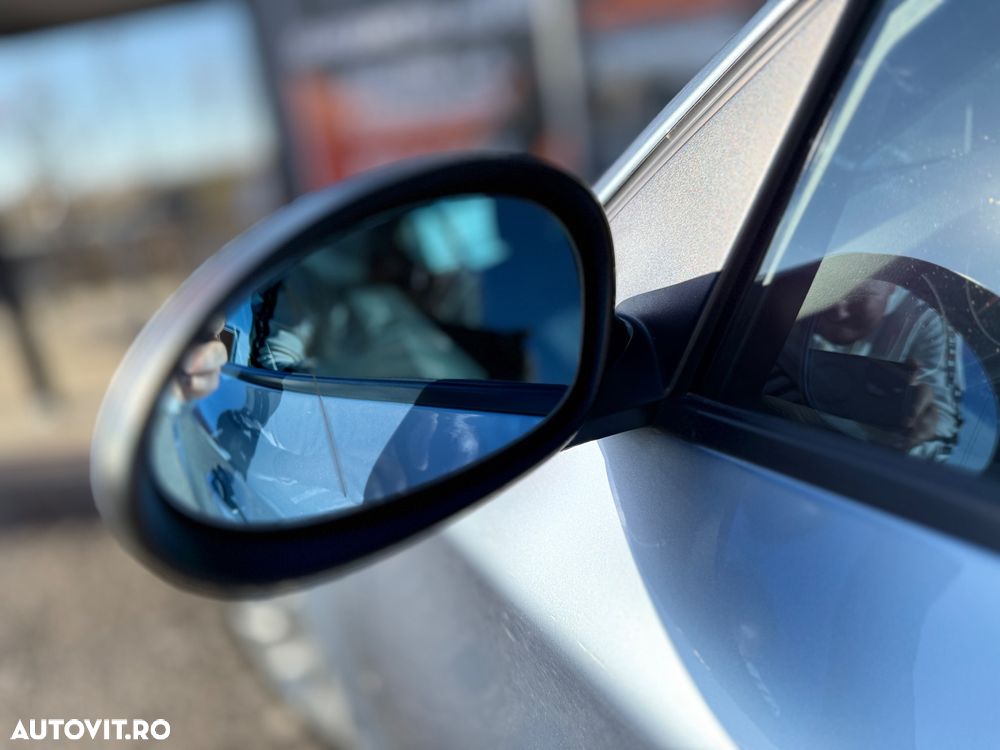 BMW Seria 1 120i Aut. Edition Sport - 23