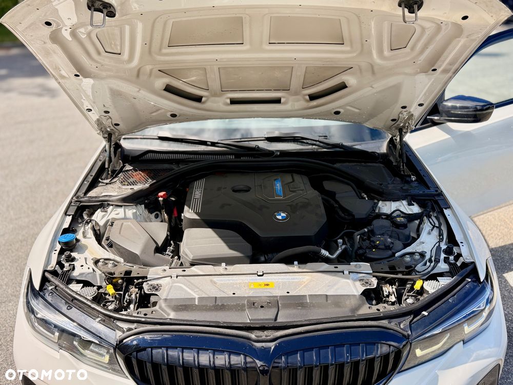 BMW Seria 3 330e xDrive M Sport sport - 22