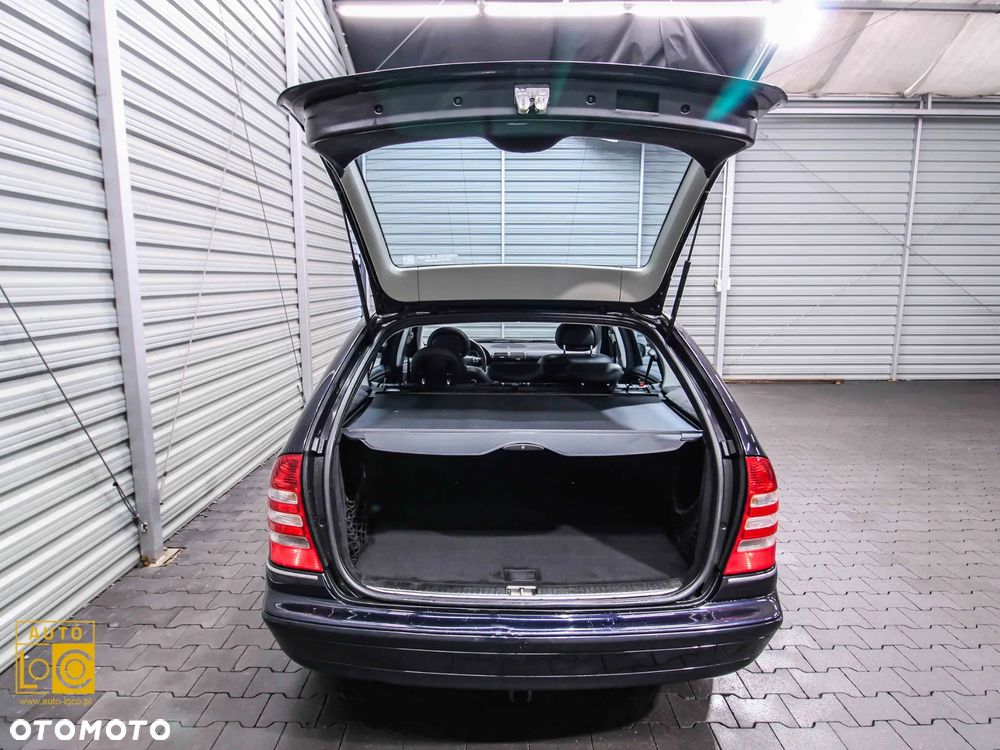 Mercedes-Benz Klasa C 200 T Kompressor Automatik Avantgarde Sport Edition - 13