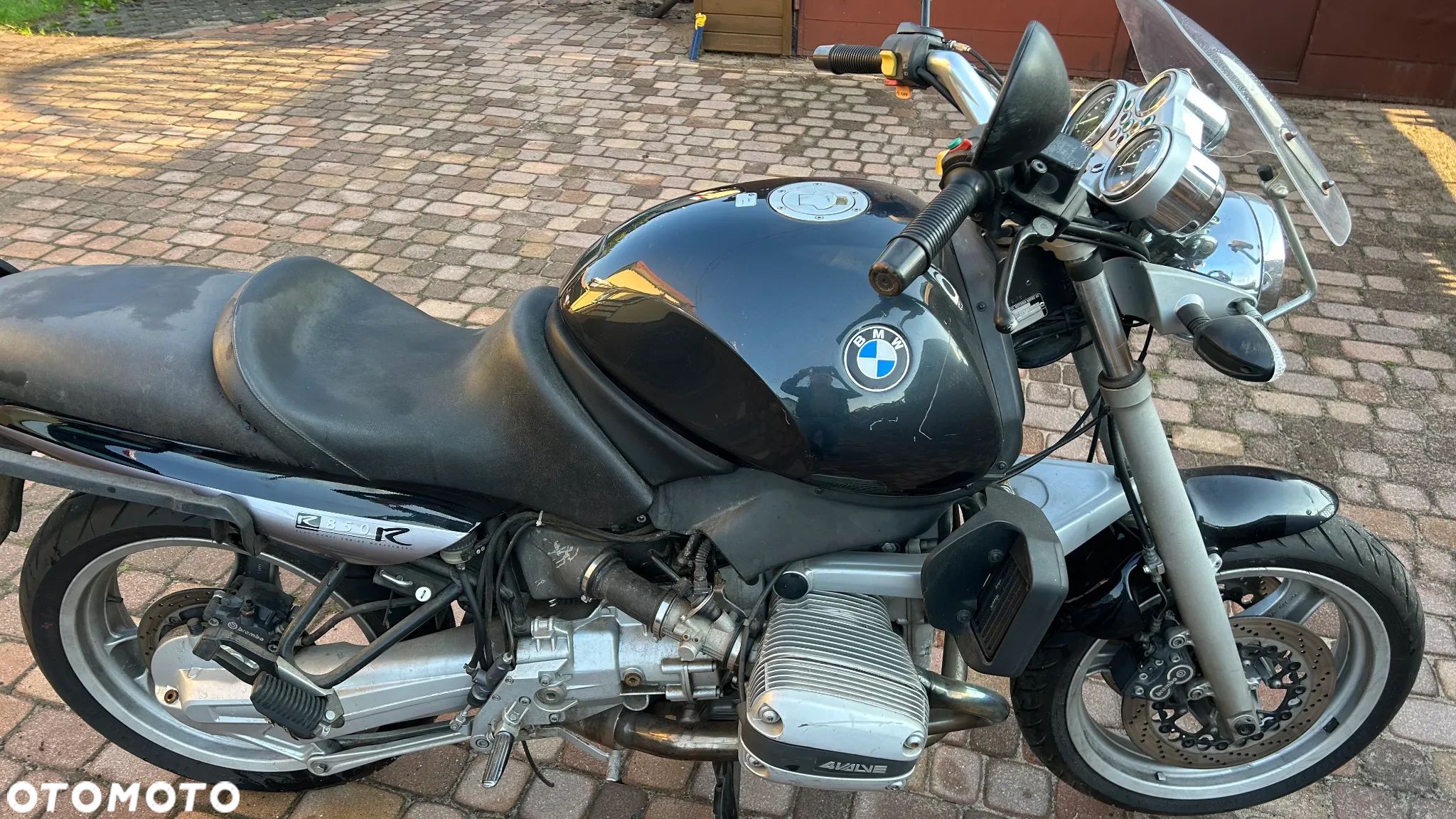 BMW R - 1