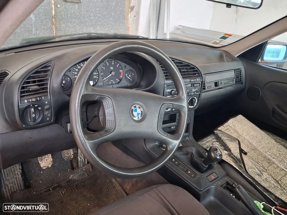 BMW 316 i Touring - 10