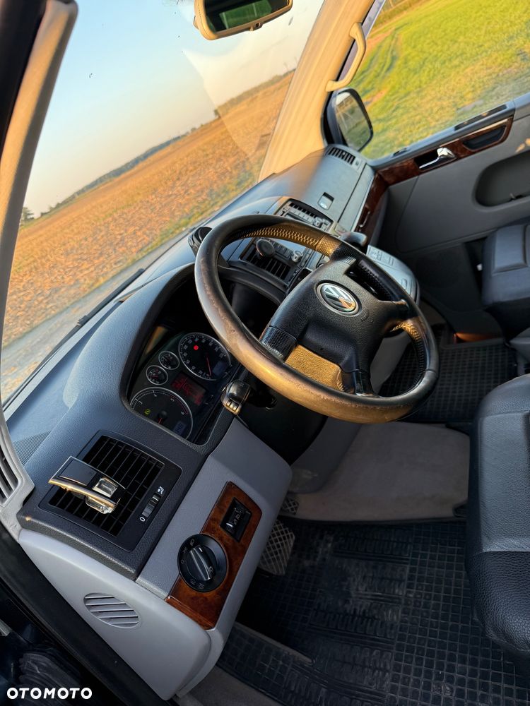 Volkswagen Multivan - 9