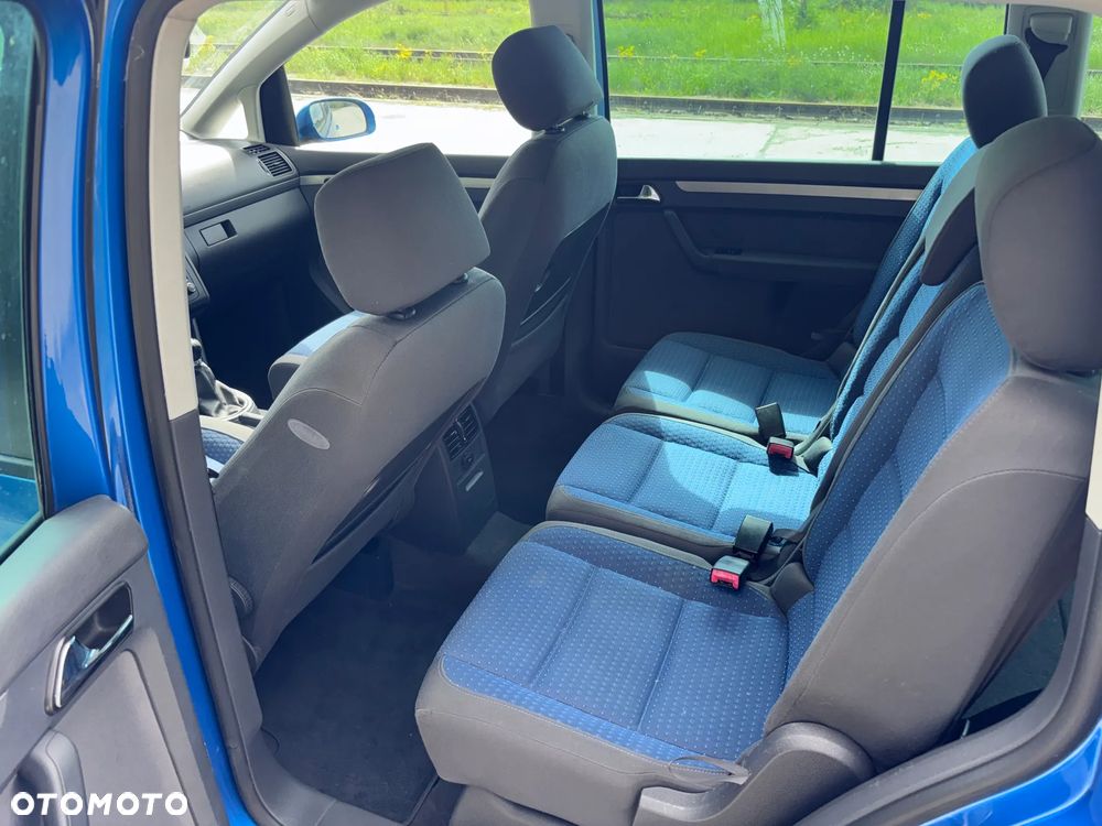 Volkswagen Touran 1.6 FSI - 10