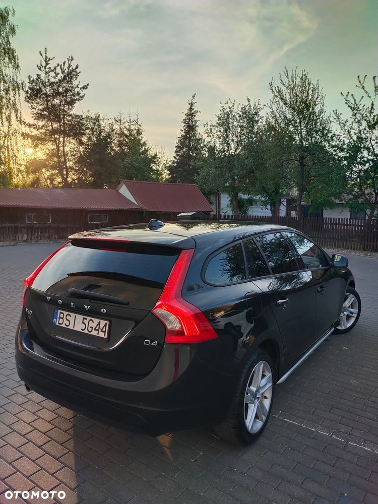 Volvo V60 D4 R-Design Momentum - 4