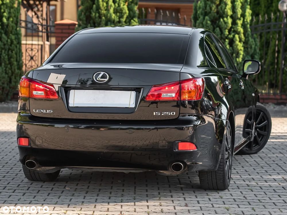 Lexus IS - 12