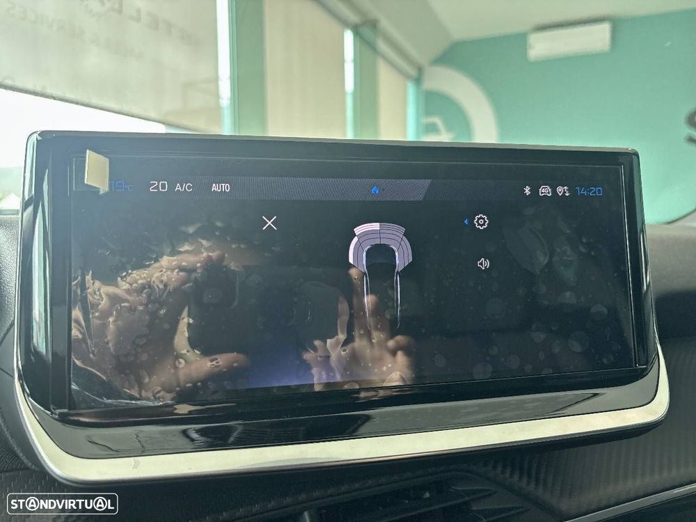 Peugeot 2008 1.2 Hybrid Allure e-DCS6 - 18