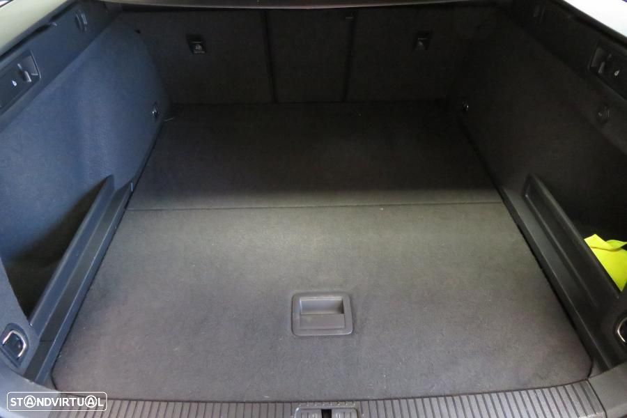 VW Passat Variant 2.0 TDI R-Line DSG - 16