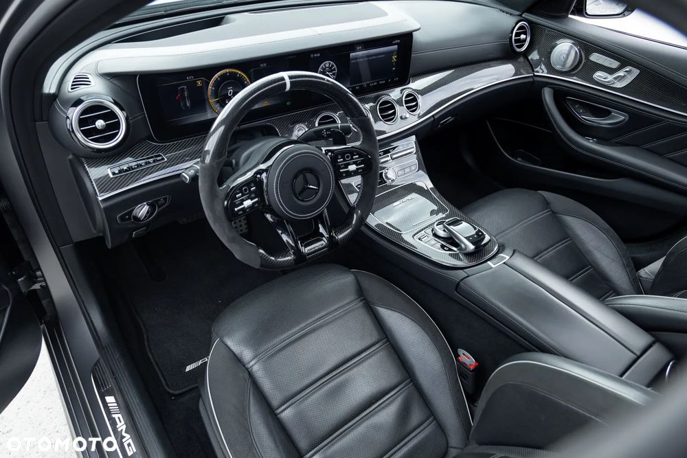 Mercedes-Benz Klasa E AMG 63 S 4-Matic+ - 32