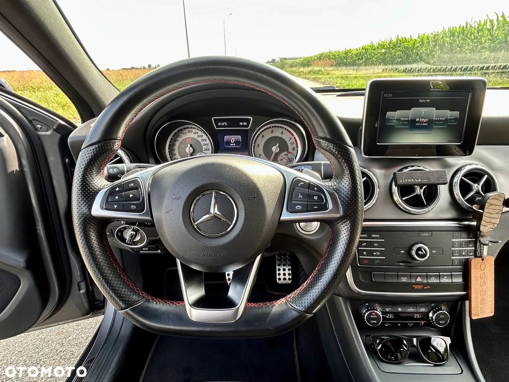Mercedes-Benz GLA - 14