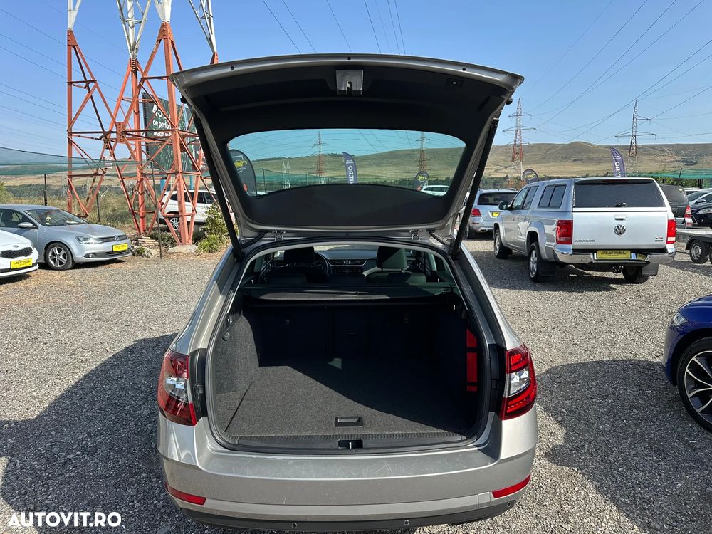 Skoda Octavia Combi 2.0 TDI DSG Style - 8