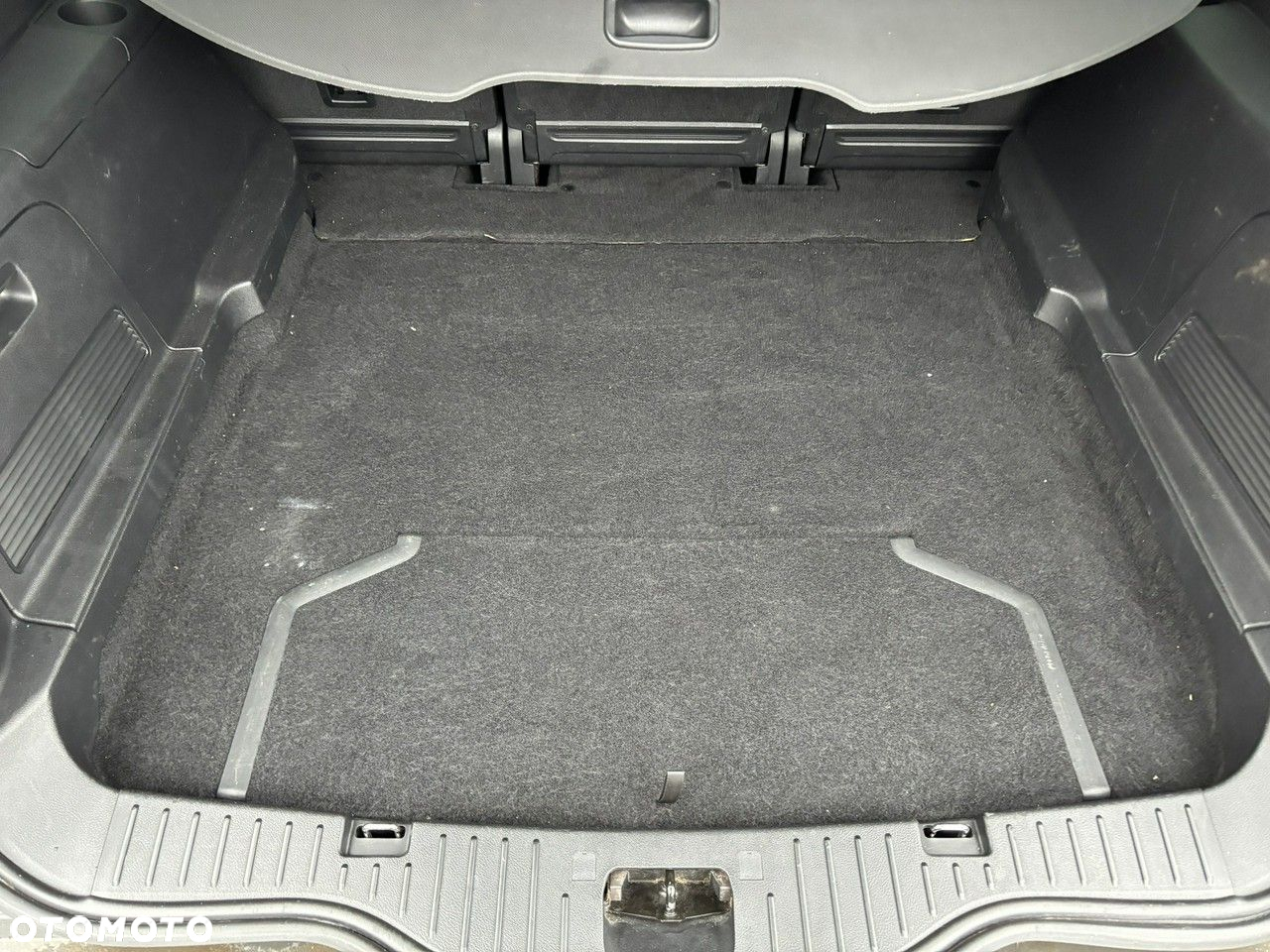 Ford S-Max - 11