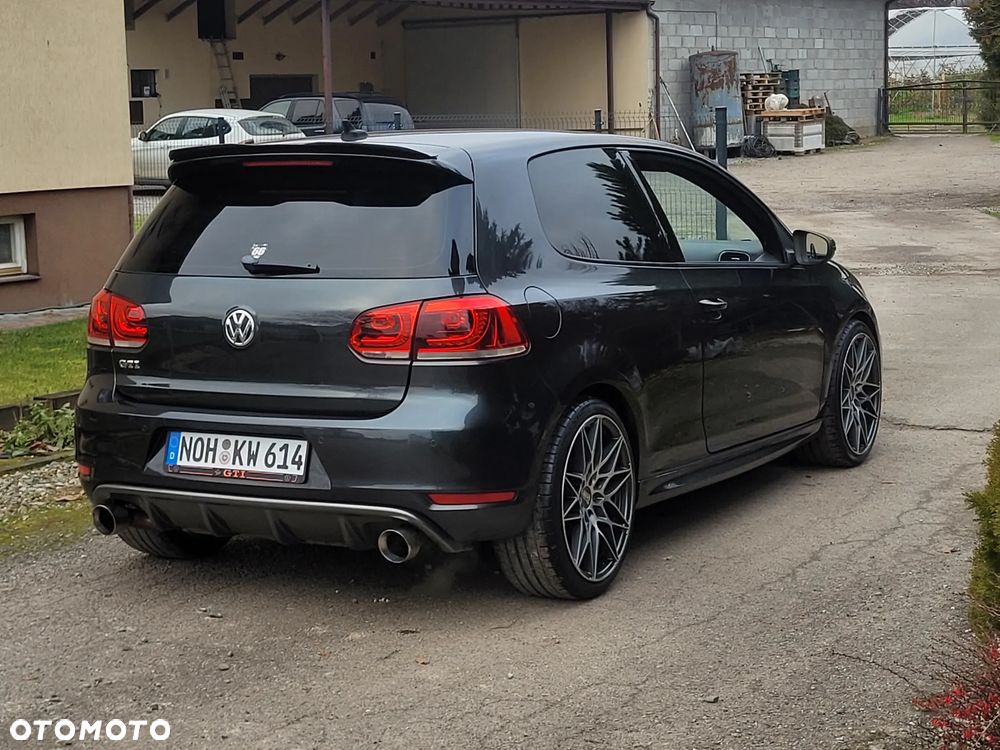 Volkswagen Golf 2.0 GTI - 9