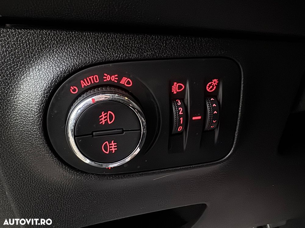 Opel Corsa 1.4 Innovation - 18