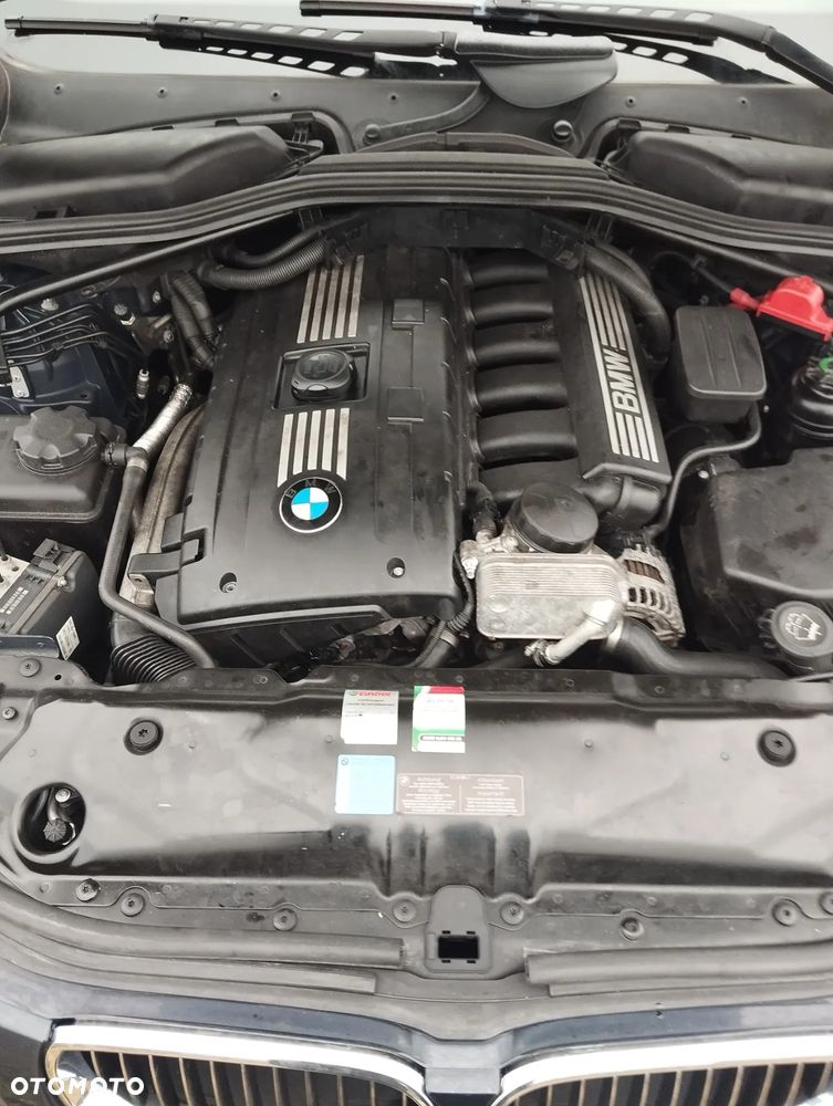 BMW Seria 5 525i xDrive - 11