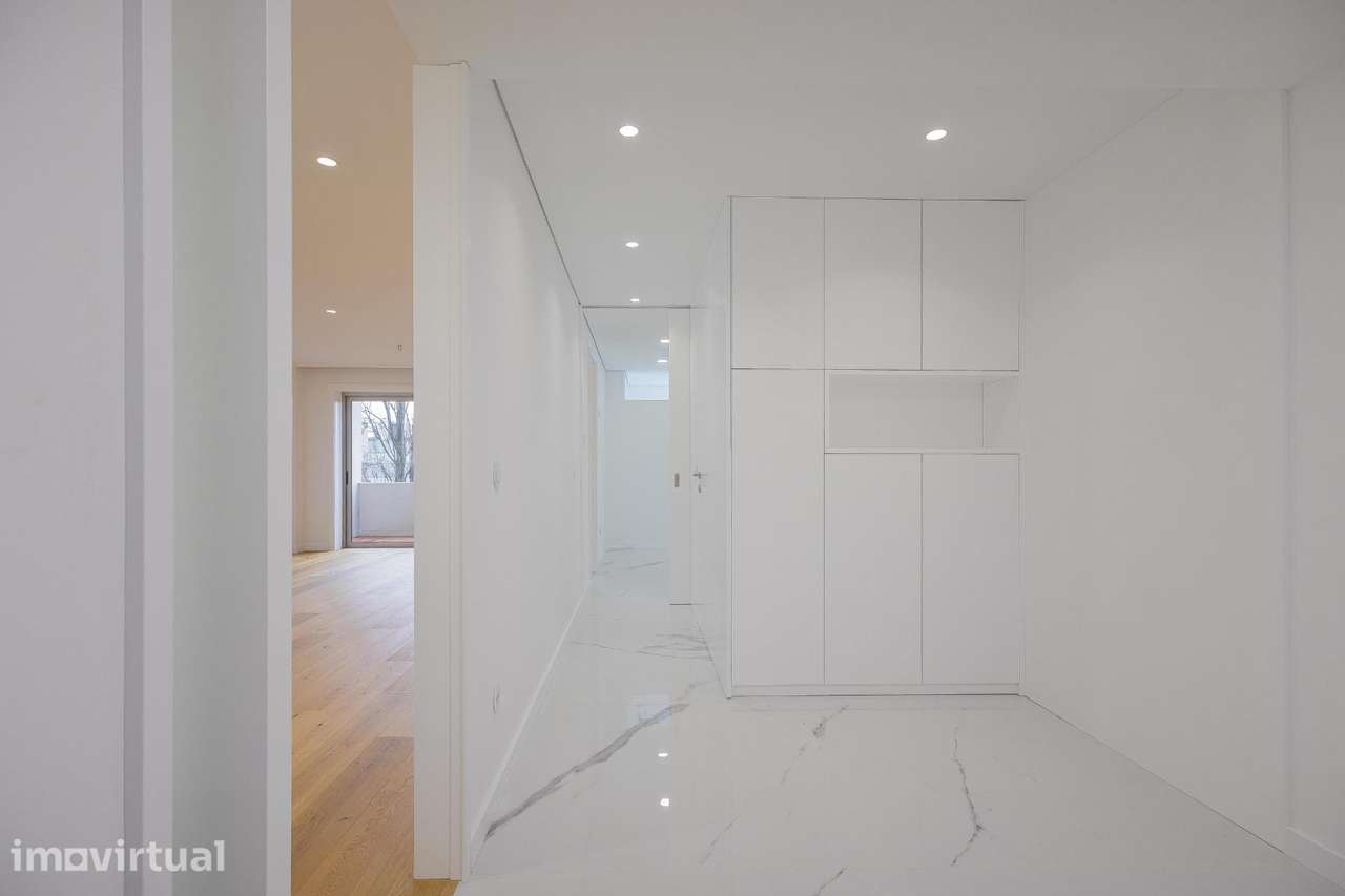 APARTAMENTO T3 TOTALMENTE RENOVADO NA AVENIDA DA BOAVISTA - Grande imagem: 3/40
