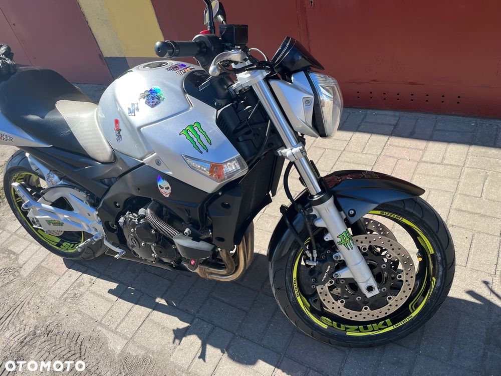 Suzuki GSR - 3