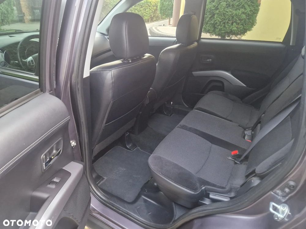 Mitsubishi Outlander 2.0 2WD CVT Invite - 8