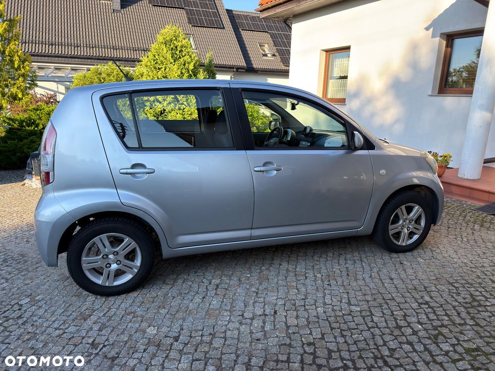 Daihatsu Sirion 1.3 - 4