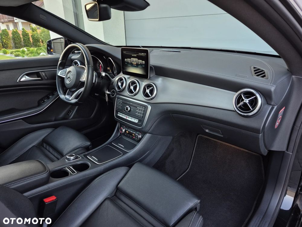 Mercedes-Benz CLA 250 4Matic 7G-DCT - 13