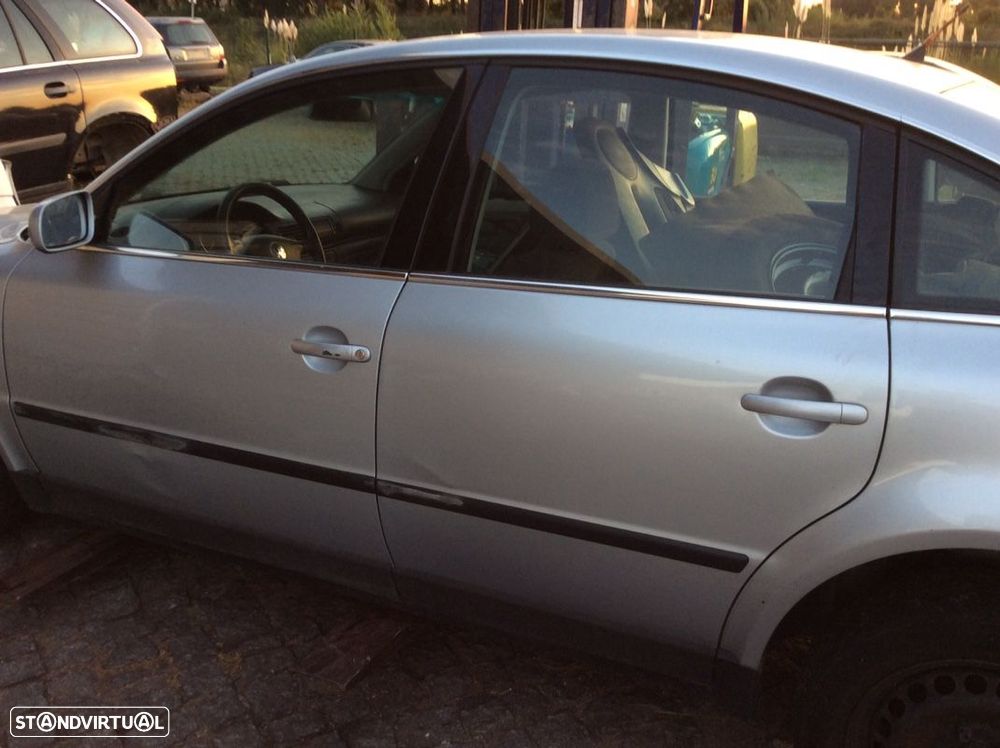 VW Passat 2.0i de 2001 às peças - 2