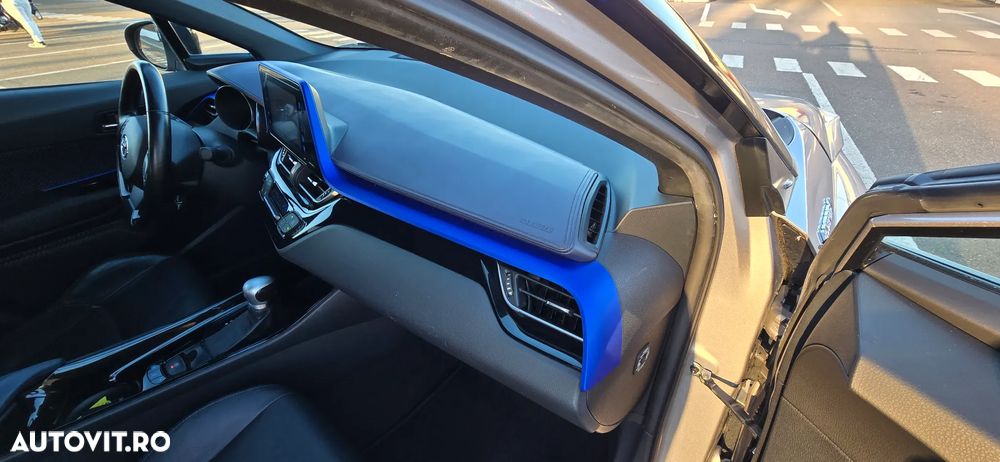 Toyota C-HR Hybrid Style Selection - 26