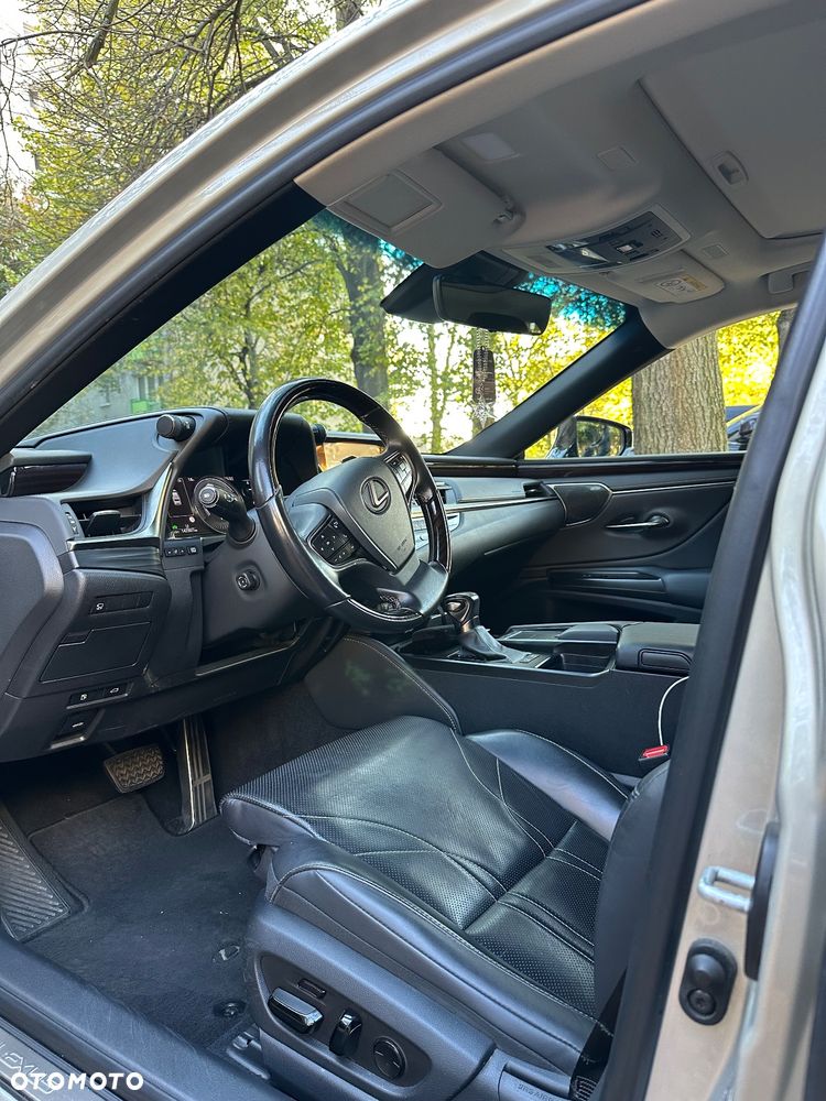 Lexus ES 300h Prestige - 11