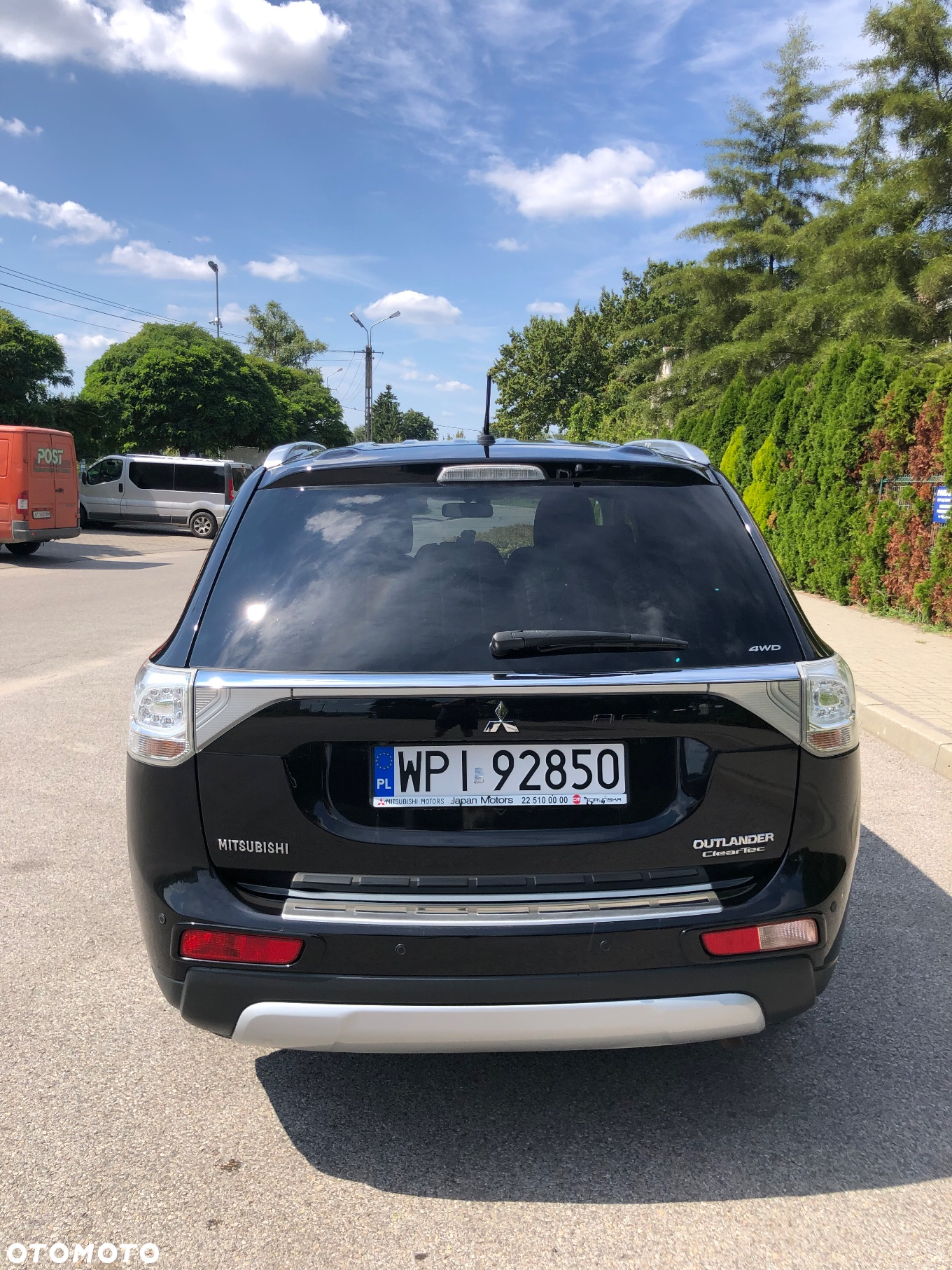 Mitsubishi Outlander 2.0 Intense + Navi 4WD CVT - 4
