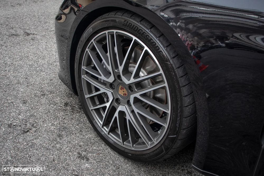 Porsche Panamera 4 E-Hybrid - 4