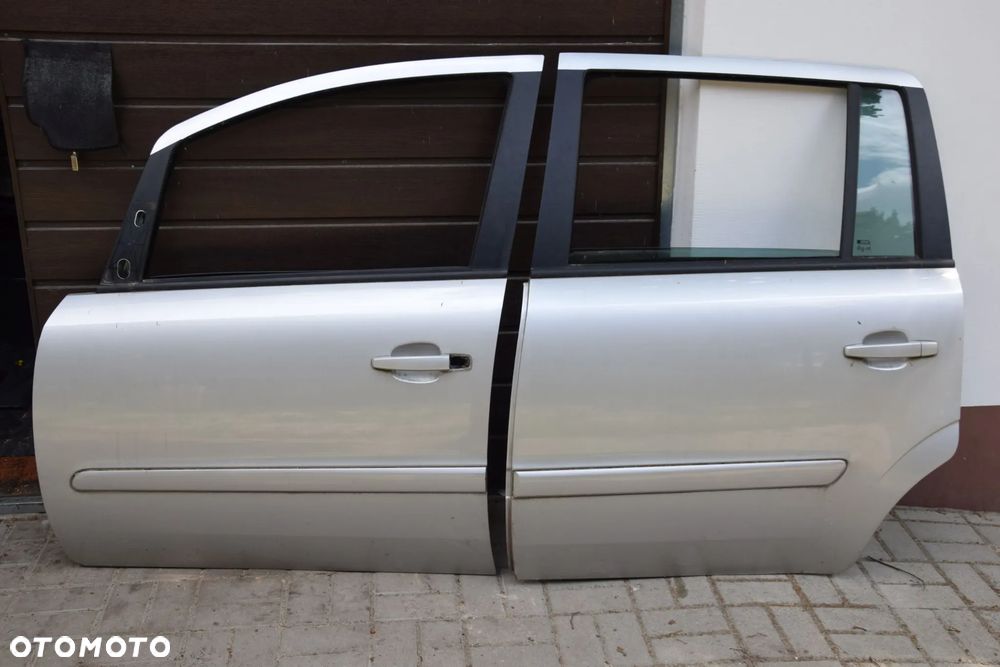 Opel Zafira B 05-14 Drzwi Lewy przód tył lewe przednie tylne srebrne Z157 bez korozji - 1