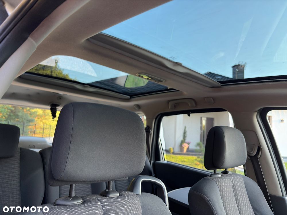 Renault Grand Scenic - 34