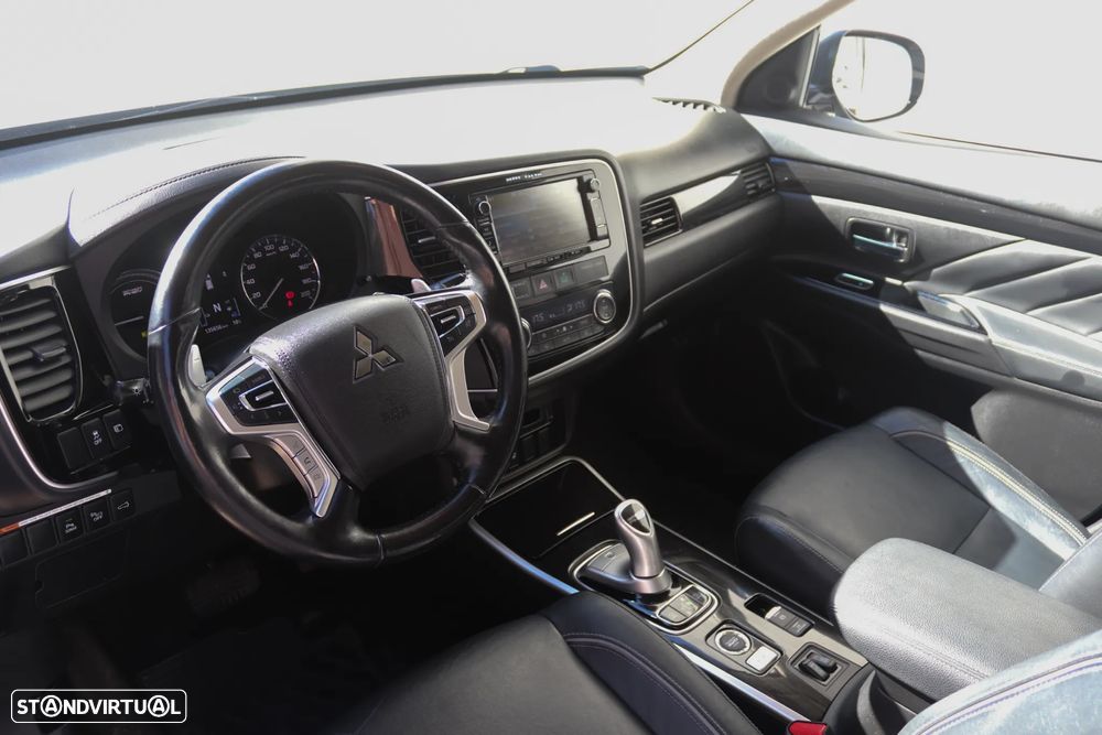 Mitsubishi Outlander - 7