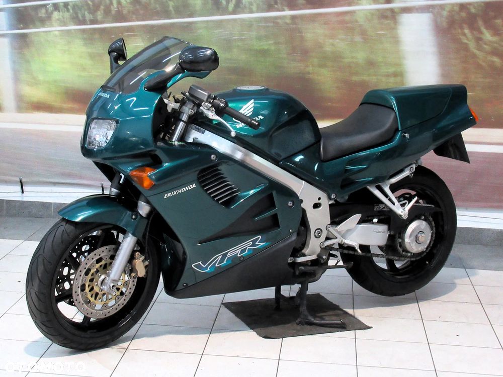 Honda VFR - 3