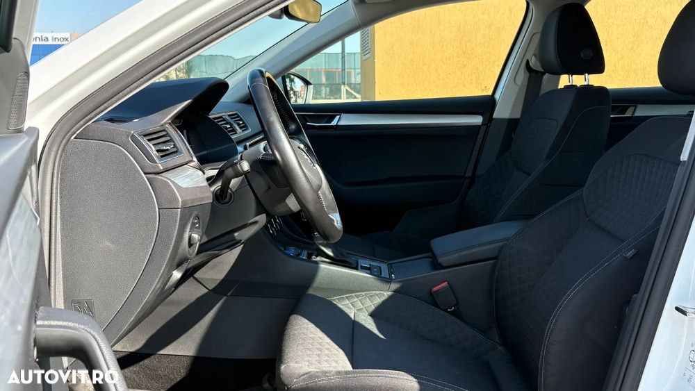 Skoda Superb 2.0 TDI DSG Ambition - 27