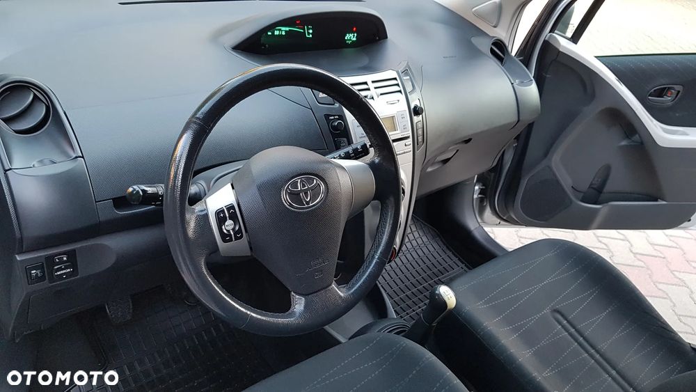 Toyota Yaris 1.3 Luna Premium - 24