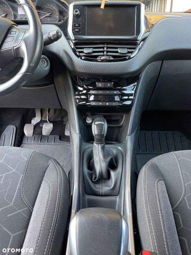 Peugeot 2008 1.2 Pure Tech Style - 22