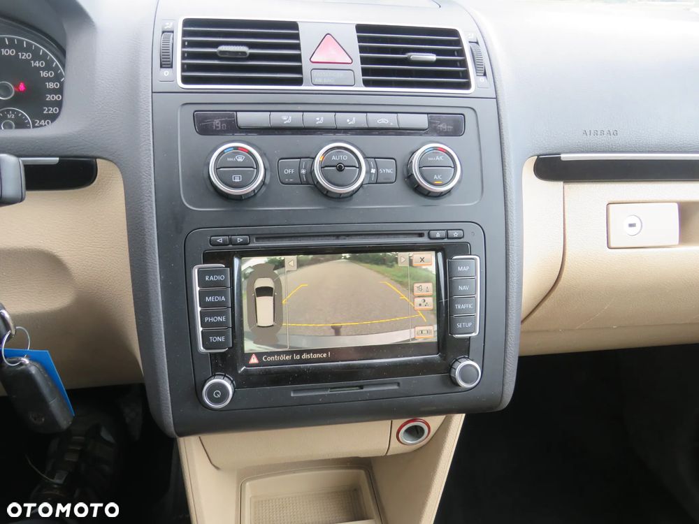 Volkswagen Touran 2.0 TDI DPF BlueMotion Technology DSG Comfortline - 18