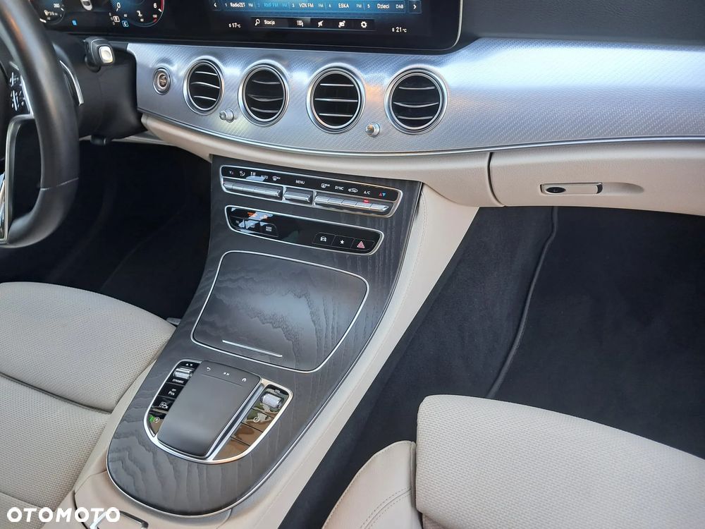 Mercedes-Benz Klasa E 220 d 9G-TRONIC - 27