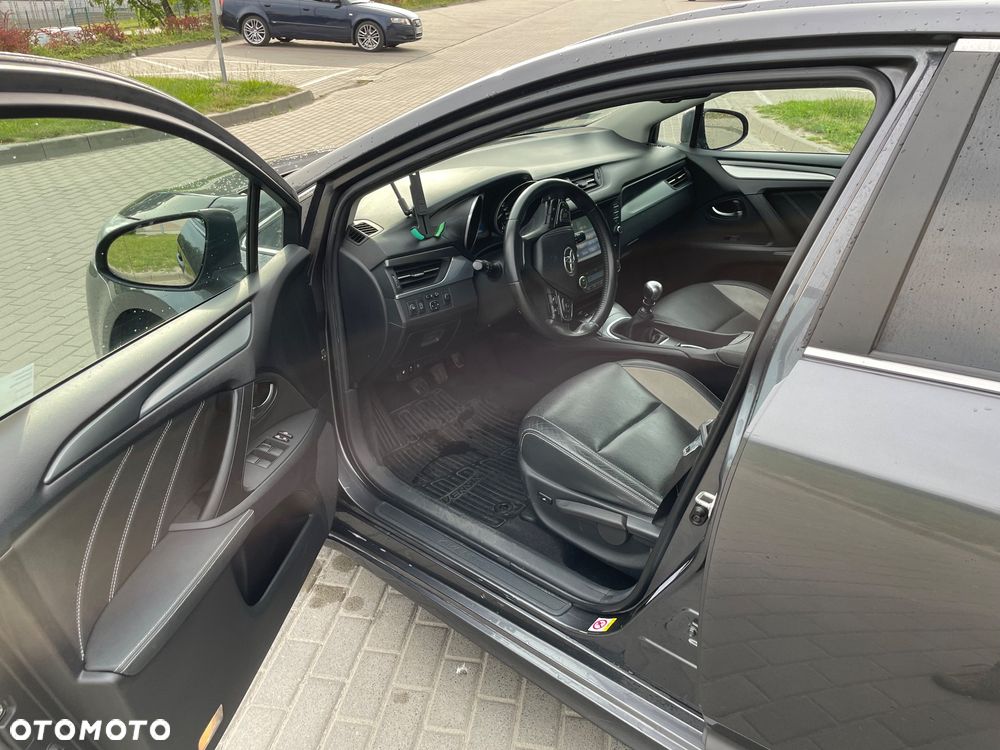 Toyota Avensis 2.0 D-4D Premium - 8