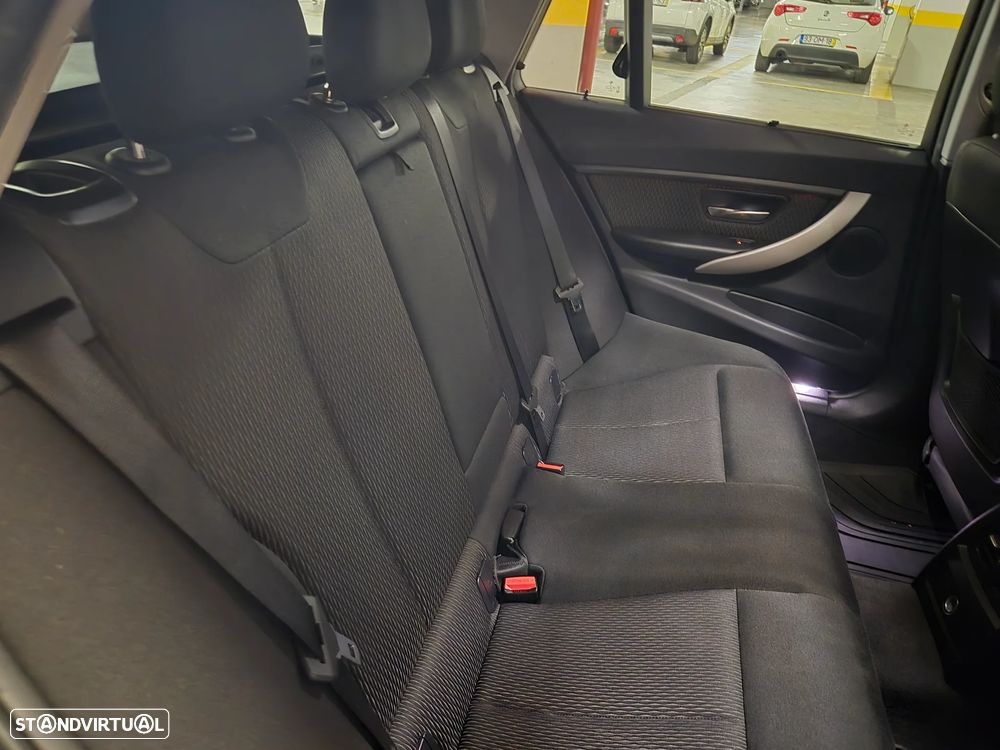 BMW 320 d Touring Line Modern - 35