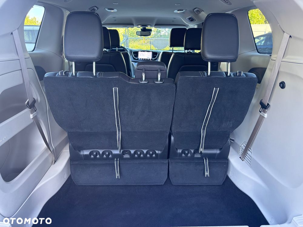 Chrysler Pacifica - 23
