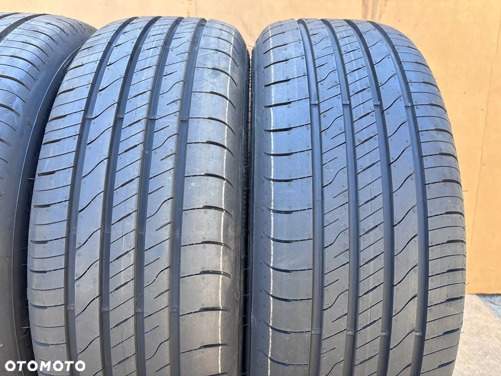 Komplet Opon Letnich Nowy Opony Letnie 215 60 R17 96H Goodyear Efficient Grip 2 SUV Demo 215/60 R17 4 Sztuki - 4