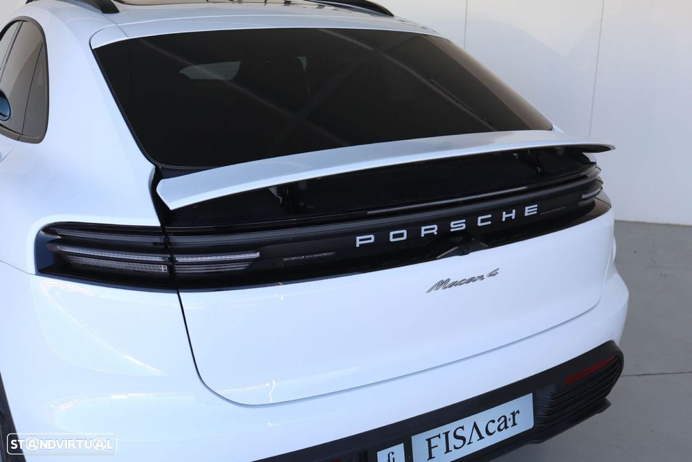 Porsche Macan Electric 4 - 12