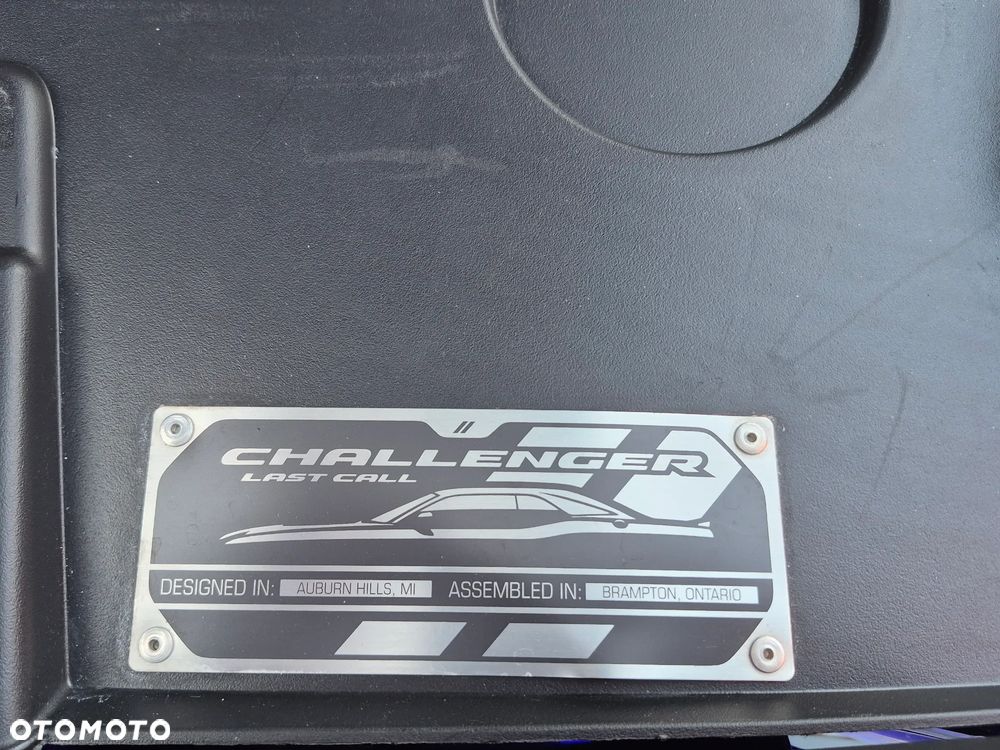 Dodge Challenger - 36