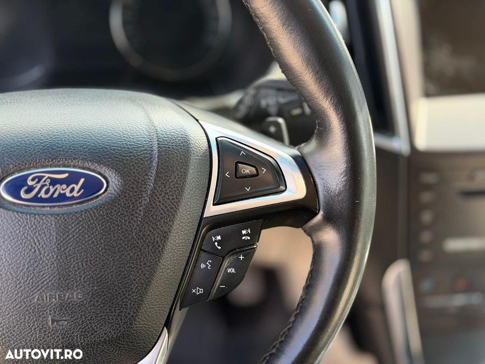 Ford Edge 2.0 TDCi Powershift Titanium - 11