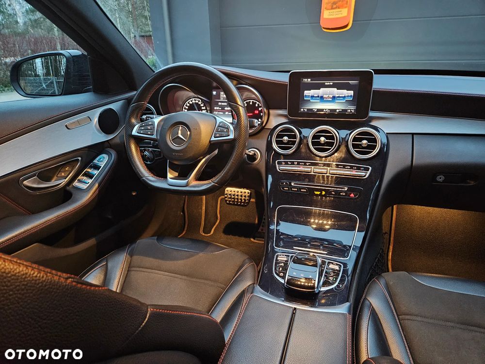 Mercedes-Benz Klasa C 450 AMG 4-Matic 7G-TRONIC - 33