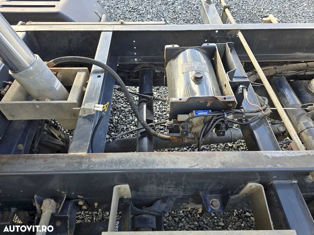 Iveco Daily 3000 cmc benaCantoni 3.2 m,basculabila 3 parti pe cutia viteze,diferential blocabil punte spate. 2018. - 27