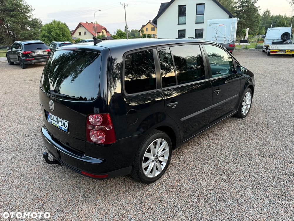 Volkswagen Touran - 21