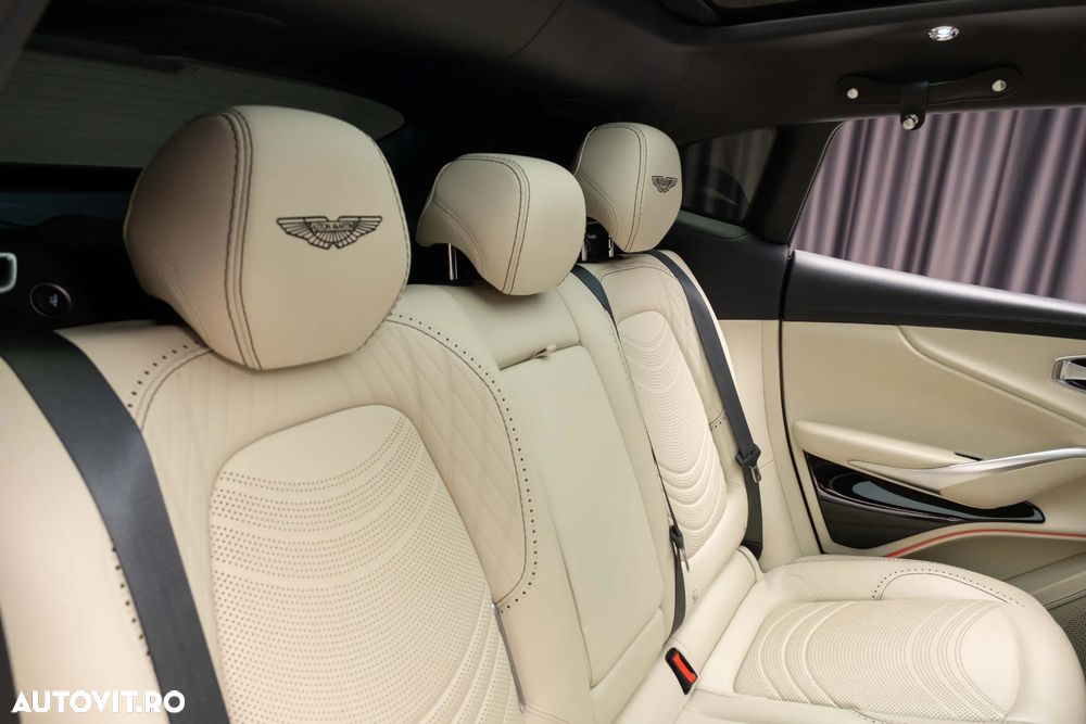 Aston Martin DBX - 29