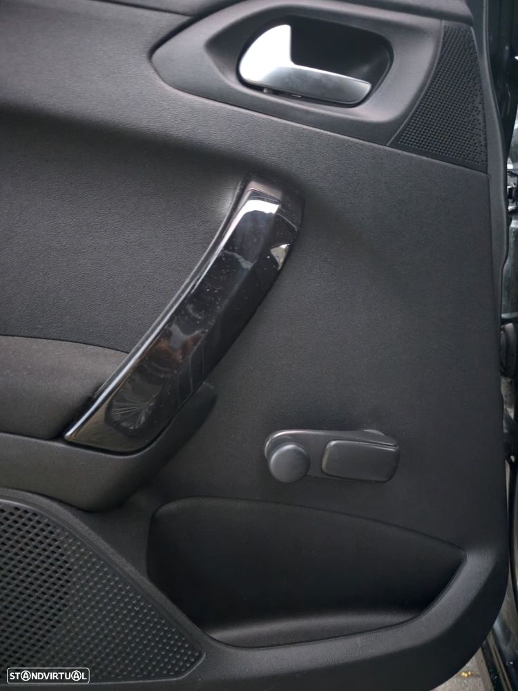 Peugeot 208 1.2 PureTech Style - 23