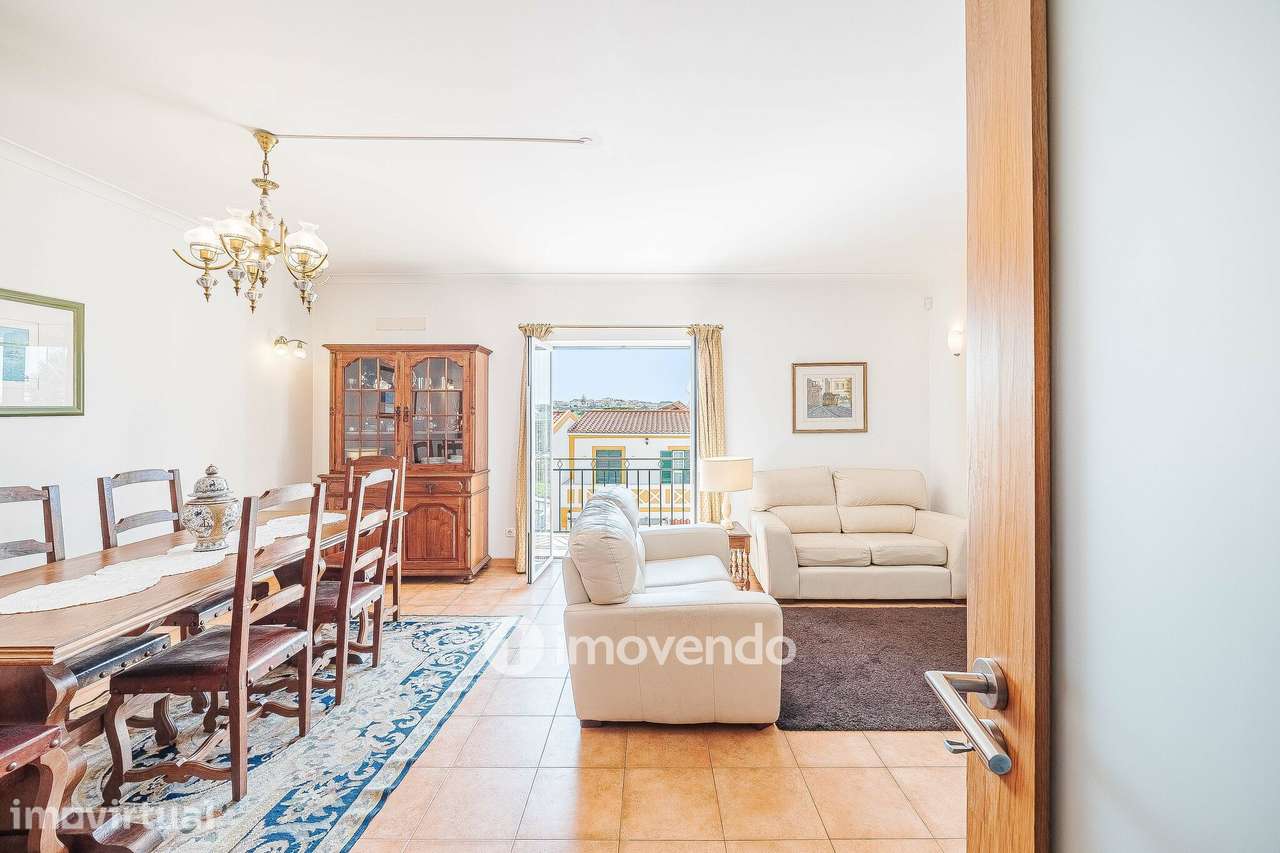 Moradia T4+2 cuidada, com jardim e terraço, em Sesimbra - Grande imagem: 3/60
